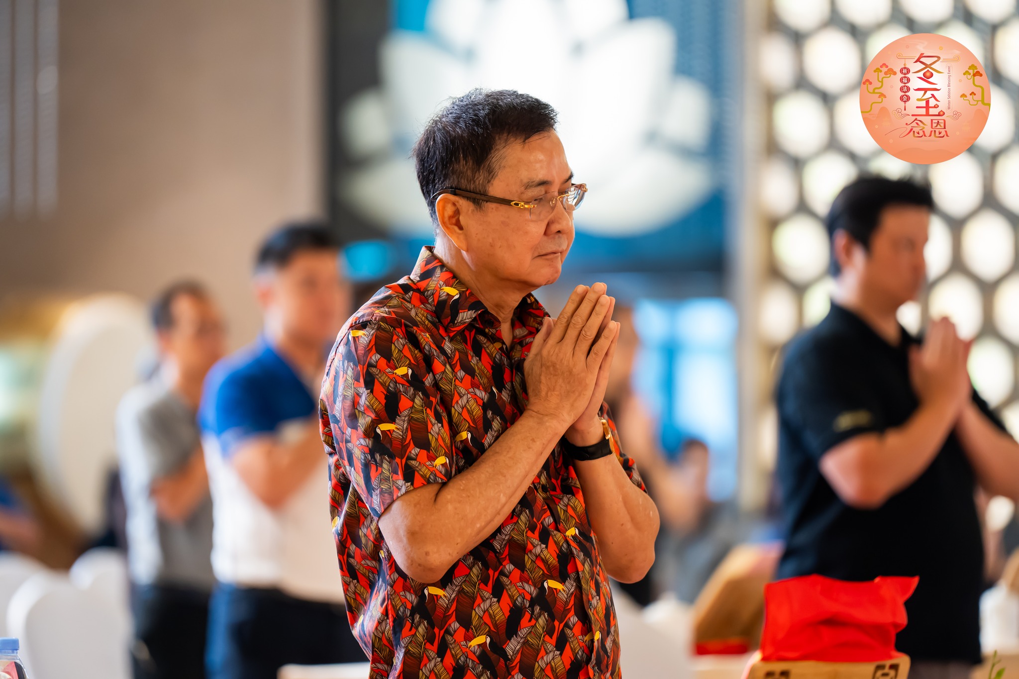 Tan-Sri-Kong-Hon-Kong-Nirvana-Founder-Praying